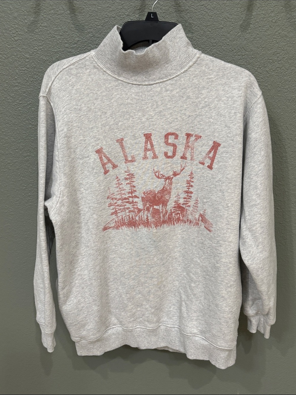 Aeri Graphic Sweatshirt with pockets